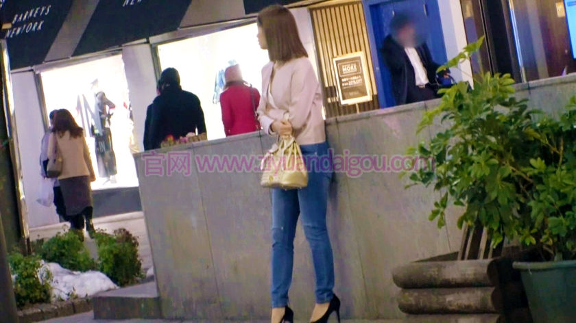 番号261ARA-272，欲求不满混血美少女