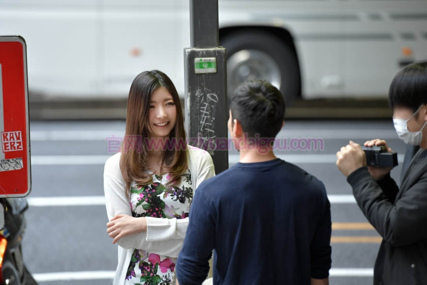 制服丝袜番号300MIUM-232,出演气质的名流27岁