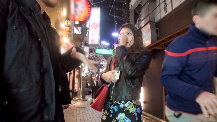 200GANA-2066出演素人21岁的女孩酒吧打工