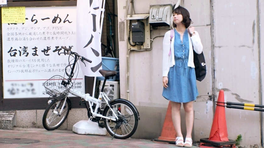 261ARA-396外表清秀少女衣服的美少