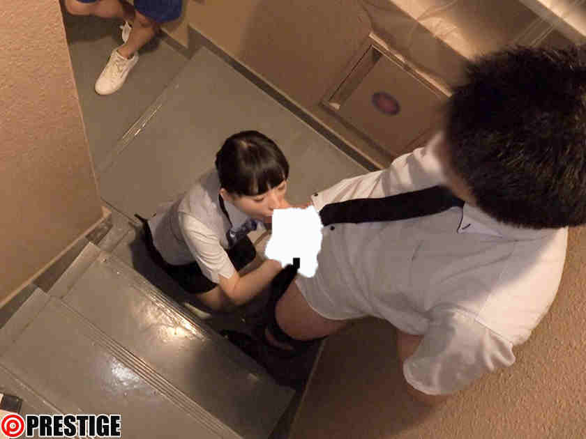 AKA-046丝袜美腿OL