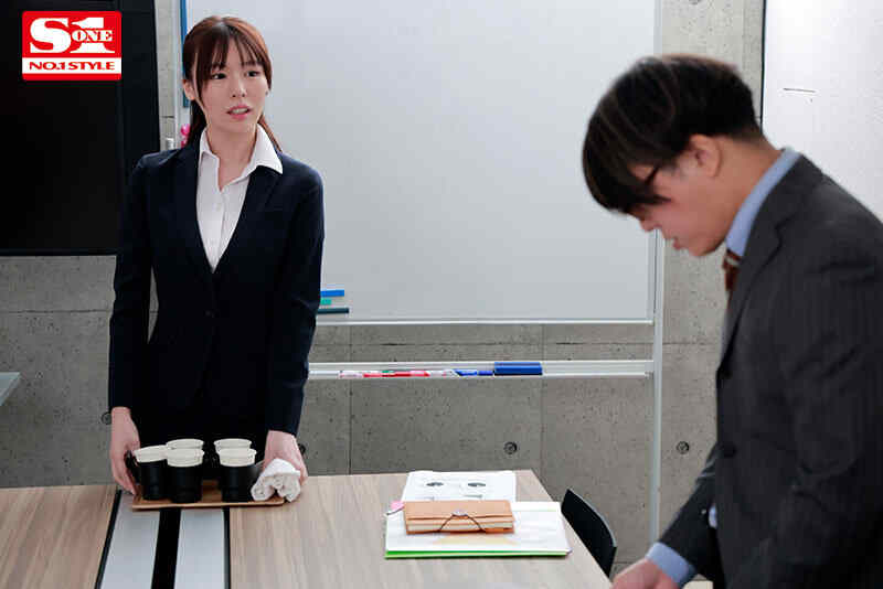 sone00108丝袜美腿OL黒島玲衣