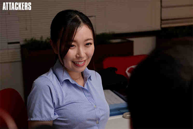 adn00730黑丝美腿OL