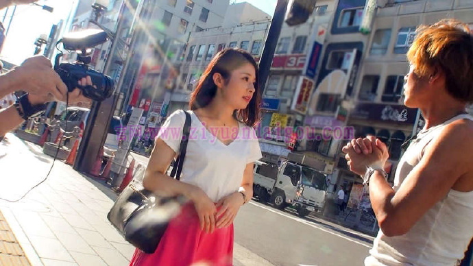 资源作品:200GANA-1494,超短裙20岁素人女大学生